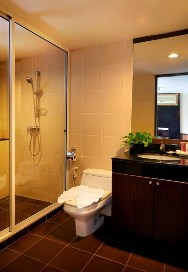 S.M. Grande Residence Bangkok Bagian luar foto