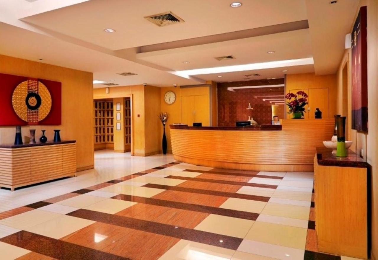 S.M. Grande Residence Bangkok Bagian luar foto