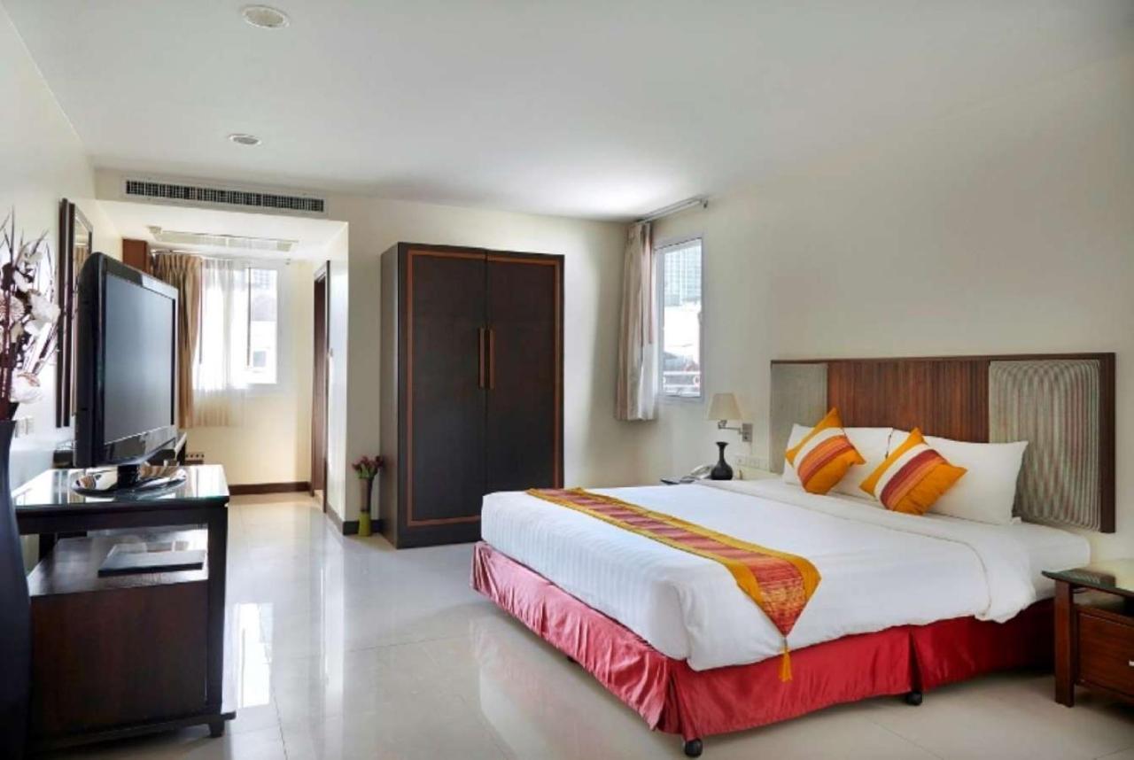 S.M. Grande Residence Bangkok Bagian luar foto