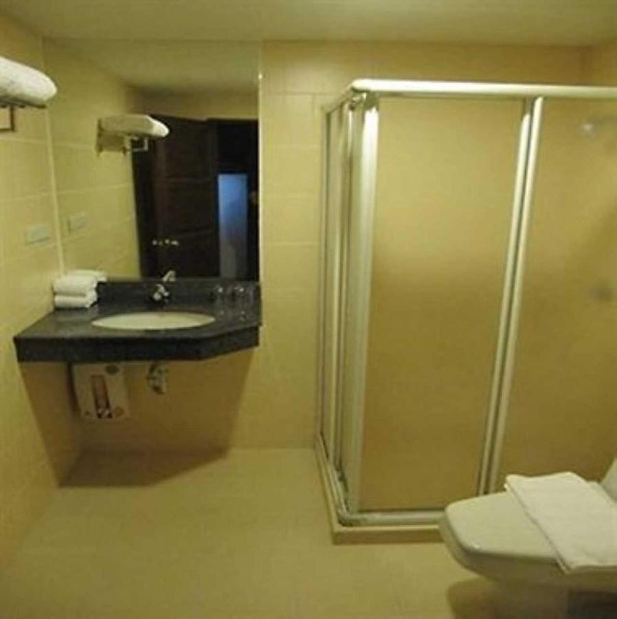 S.M. Grande Residence Bangkok Bagian luar foto