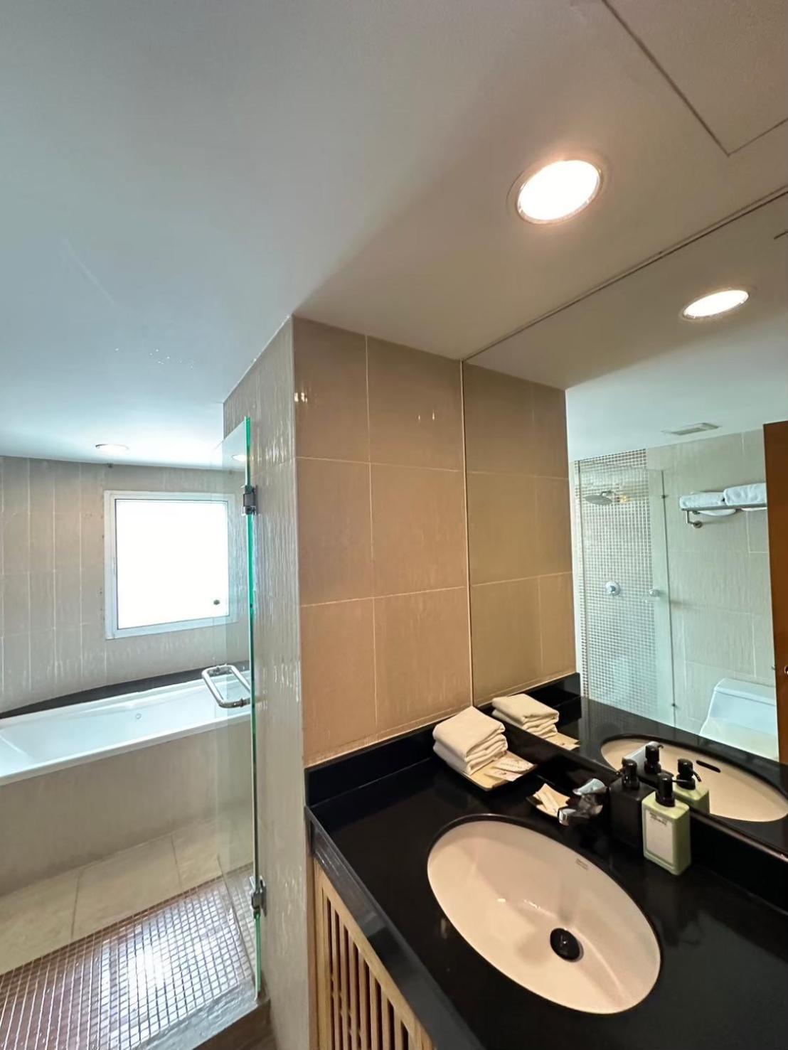 S.M. Grande Residence Bangkok Bagian luar foto