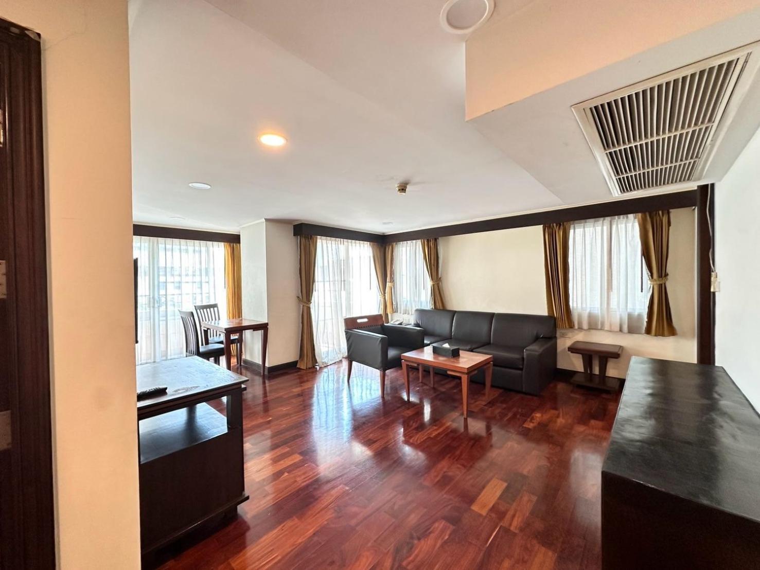 S.M. Grande Residence Bangkok Bagian luar foto