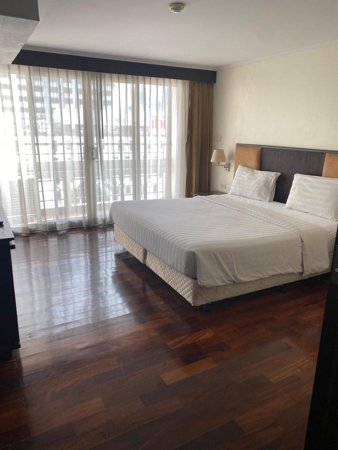 S.M. Grande Residence Bangkok Bagian luar foto