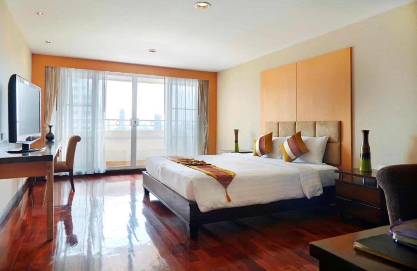 S.M. Grande Residence Bangkok Bagian luar foto